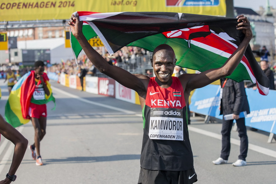 Mistrzostwa Świata w Półmaratonie, Kopenhaga 29 marca 2014, Geoffrey Kipsang Kamworor świętuje zwycięstwo. Fot. PAP