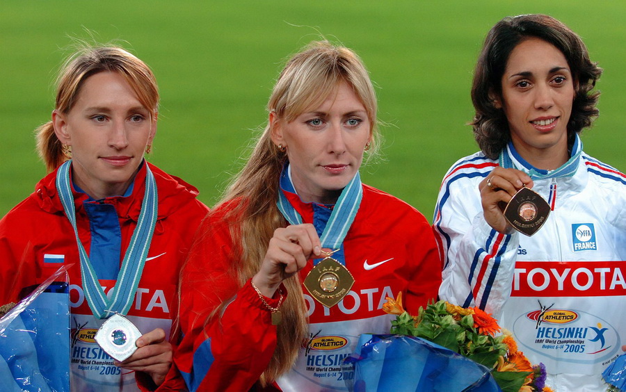 ierwsze cztery zawodniczki z biegu na 1500 metrów, czyli Tatiana Tomaszowa, Olga Jegorowa i Jelena Sobolewa z Rosji, a także Bouchra Ghezielle z Francji, zostały w kolejnych latach złapane na dopingu. Wyników z 2005 roku nigdy jednak nie unieważniono. Fot. PAP