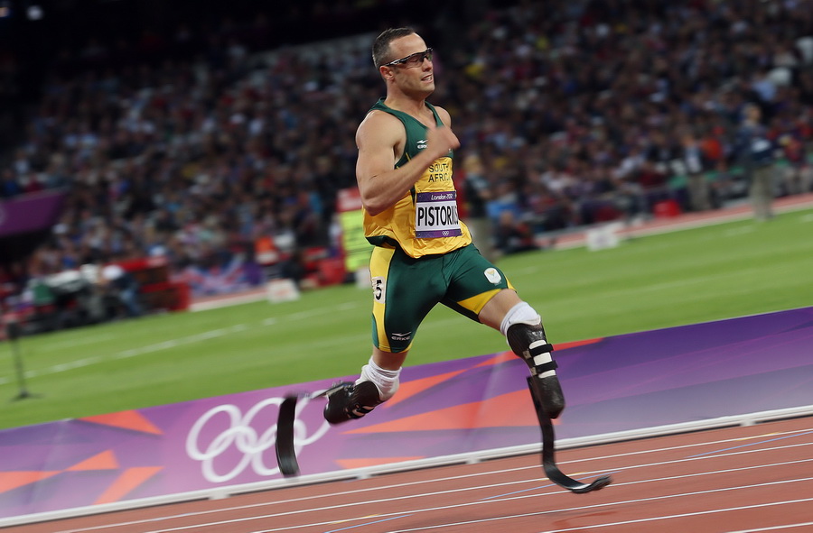 South Africa's Oscar Pistorius competes in the Men's 400m Semi Final during the London 2012 Olympic Games Athletics, Track and Field events at the Olympic Stadium, London, Britain, 05 August 2012. Photo: Michael Kappeler dpa +++(c) dpa - Bildfunk+++ Dostawca: PAP/DPA.