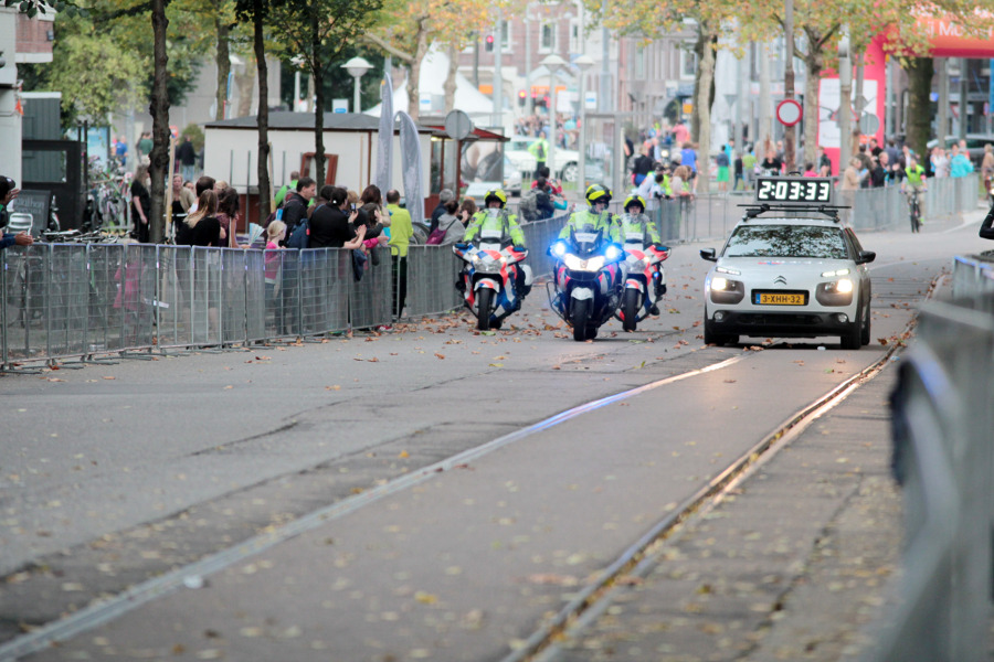 the_lead_car_at_the_2014_amsterdam_marathon