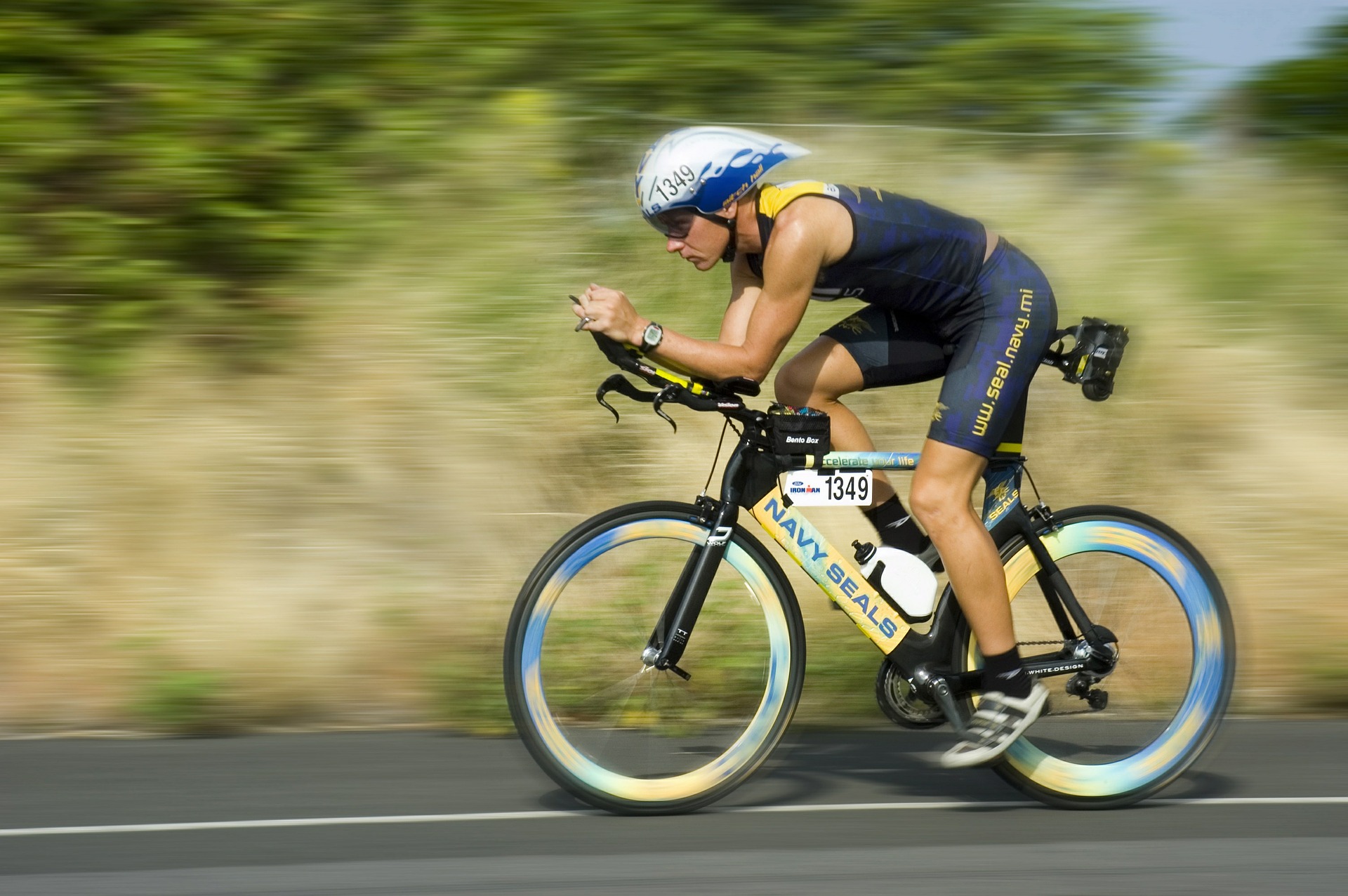 triathalon-cycling-racer-618750_1920