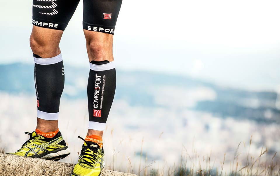 swiat-pada-na-kolana-compressport-nie-02